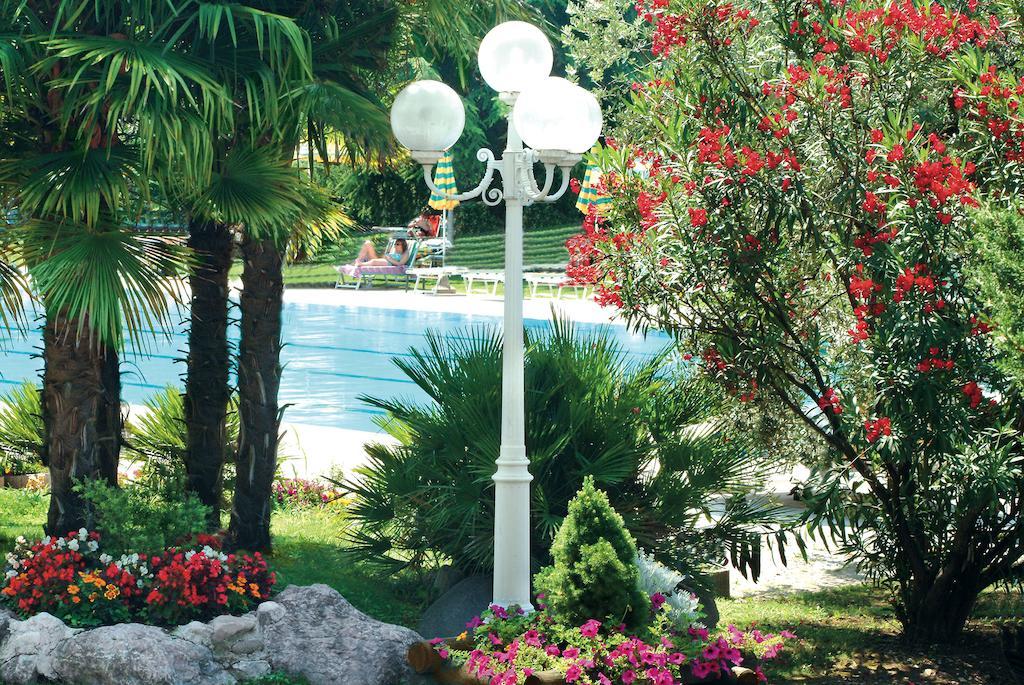 Park Hotel Oasi Garda  Exterior photo